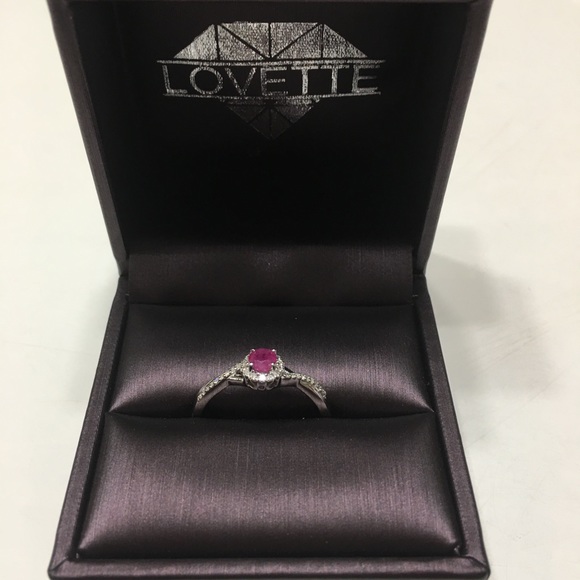 Ruby ring with sterling silver setting and little tiny diamonds - Picture 2 of 2